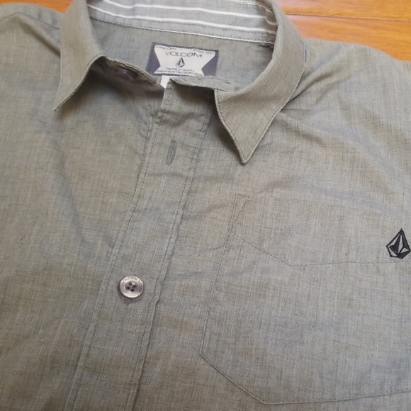 FREE SHIPPING Boy's Top - Picture 2 of 2